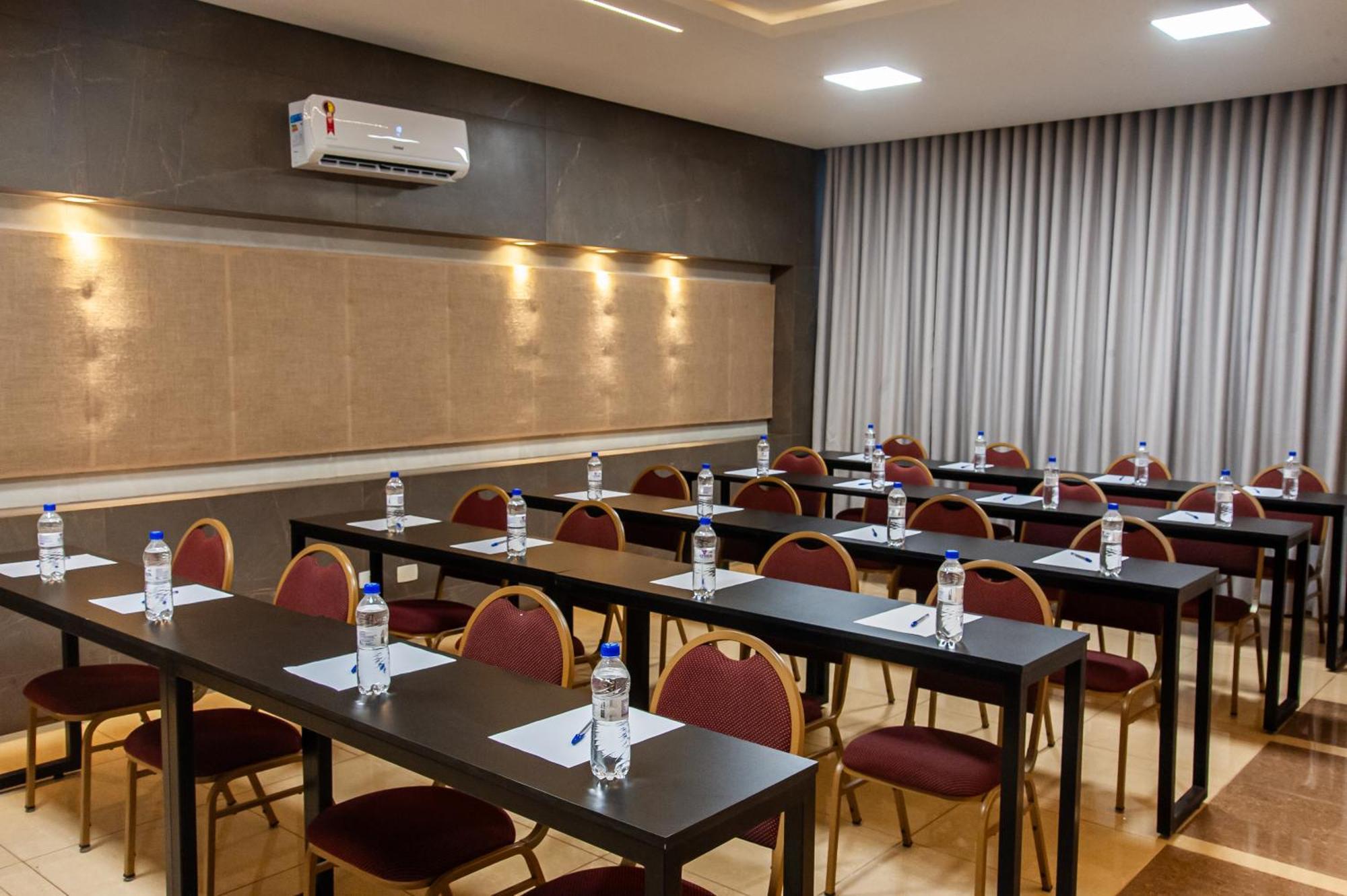 London Hotel Лондрина Екстериор снимка